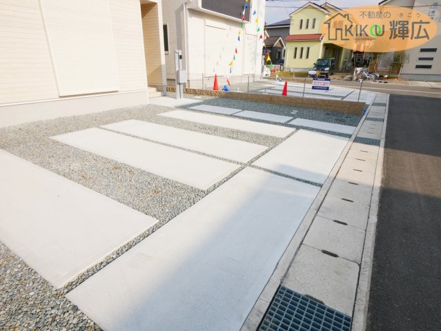 加古川市別府町別府2期（全1棟）新築の駐車場|同社施工例です。