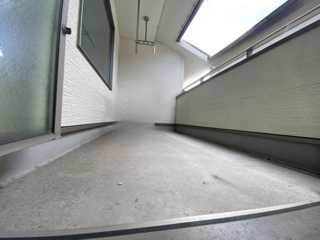 加古川市加古川町稲屋の居間・リビング|【LDK/約16.8帖】
家具入りのイメージ画像です。シンプルで明るい内装ですので、お好みのテイストにアレンジできます。※CG加工が施されたイメージ画像です。実際とは異なる場合がございます。