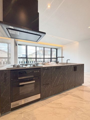 「防音室完備」The Residence 旗の台のキッチン|キッチンディスポーザー・ドレッサー・食洗機・オーブンも完備したキッチンです