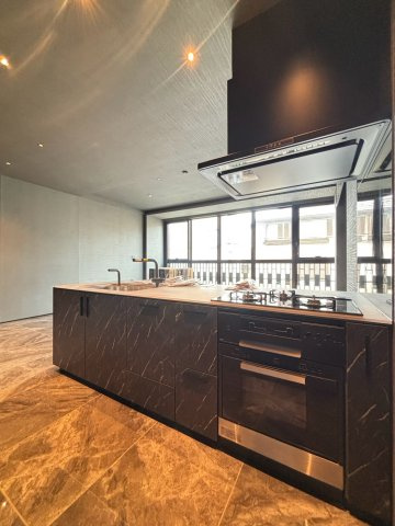 「防音室完備」The Residence 旗の台のキッチン|キッチンディスポーザー・ドレッサー・食洗機・オーブンも完備したキッチンです