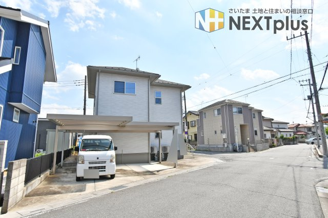 蓮田市西新宿５丁目　中古戸建の前面道路含む現地写真