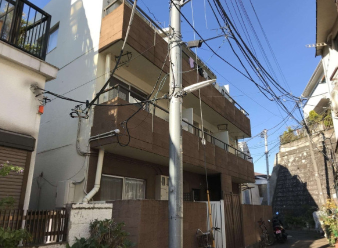 クレドハウス新宿の外観