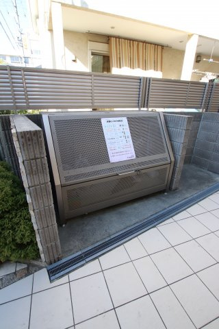 【その他】 | グランべリエ | 敷地内ゴミ捨場