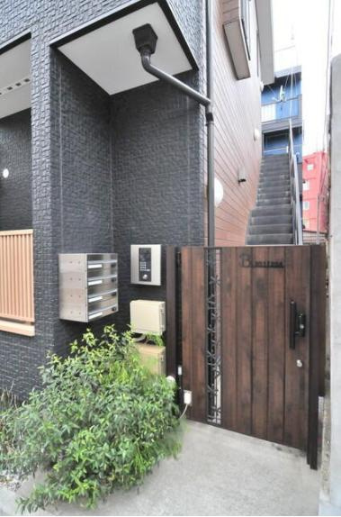 Ａｋａｒｉ　ｈａｂｉｔｅ　Ｂ棟のエントランス
