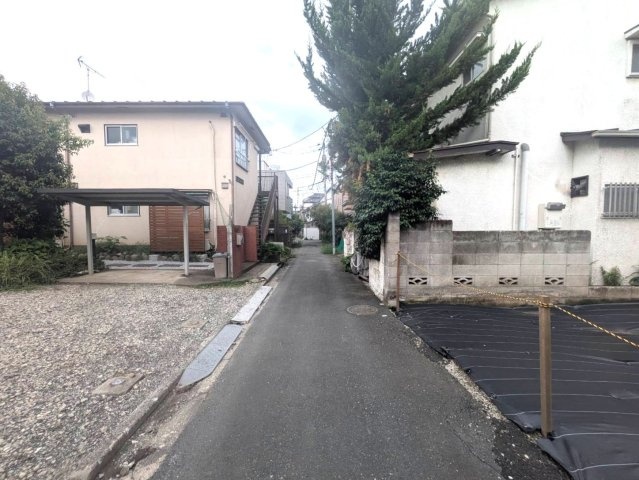 【前面道路含む現地写真】 | 世田谷区大原一丁目　建築条件無し　売地