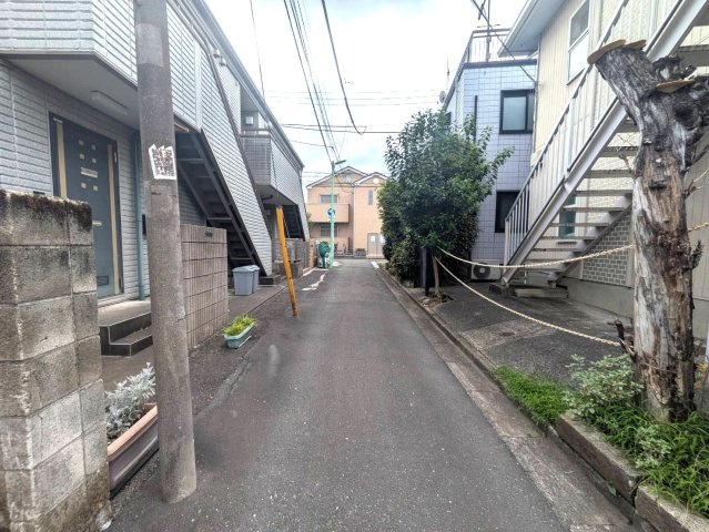 【前面道路含む現地写真】 | 世田谷区大原一丁目　建築条件無し　売地