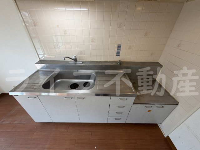 グランドールY2のキッチン|コンパクトなキッチンで掃除もラクラク