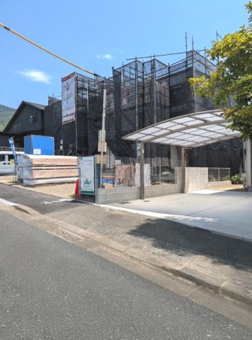 福岡市西区野方５丁目の新築一戸建の前面道路含む現地写真