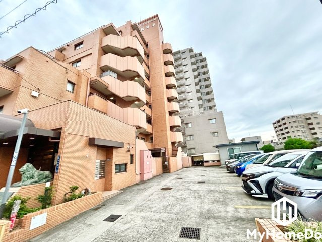 ライオンズマンション瓢箪山の駐車場