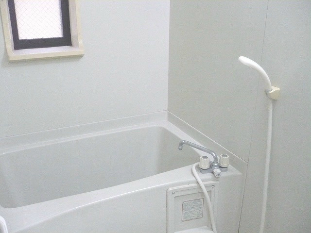 明石市魚住町住吉２丁目のアパートの浴室