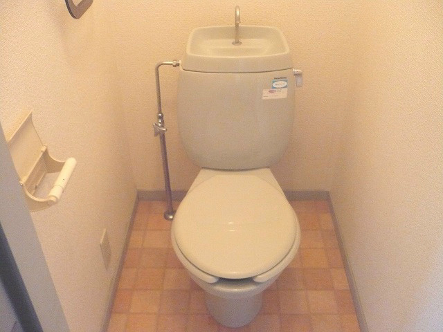 明石市魚住町住吉２丁目のアパートのトイレ