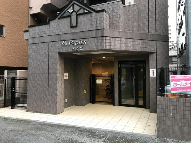 パピエのエントランス