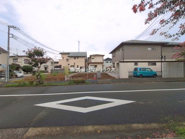 板橋区高島平5丁目　始発駅×車庫付　ZEH水準大型住宅　限定1棟の前面道路含む現地写真