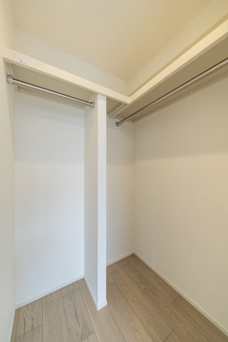 エンゼルハイム立石第三の収納|エンゼルハイム立石第三：ウォークインクローゼット画像です！
