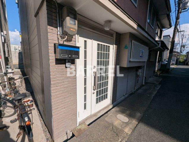 西中島2丁目貸家のエントランス