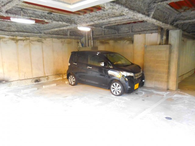 サンウエスト西真上の駐車場
