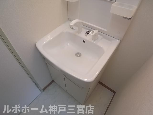 サンビルダー三宮　の洗面所