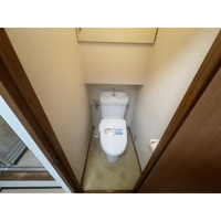 新品温水洗浄便座付きです。