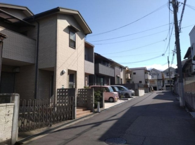 神戸市垂水区清水が丘1丁目の前面道路含む現地写真