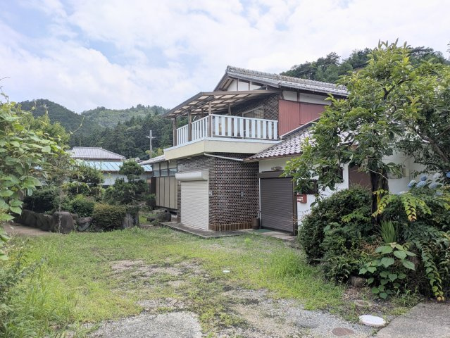 住宅付店舗戸建　兵庫県丹波篠山市中野の外観|前面道路から見た外観