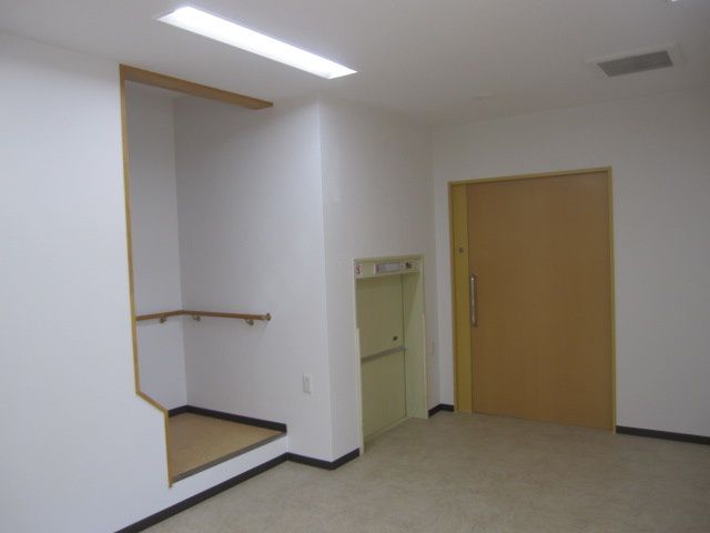 メルディアキューブ箕面牧落 Office & Garageのその他|荷揚げリフト（残置物・設備外）