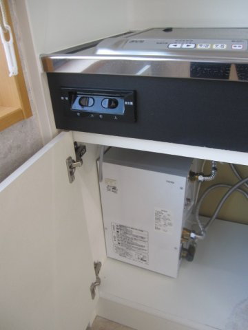 メルディアキューブ箕面牧落 Office & Garageのキッチン|電気温水器