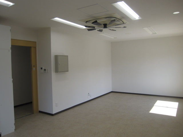 メルディアキューブ箕面牧落 Office & Garageの居間・リビング