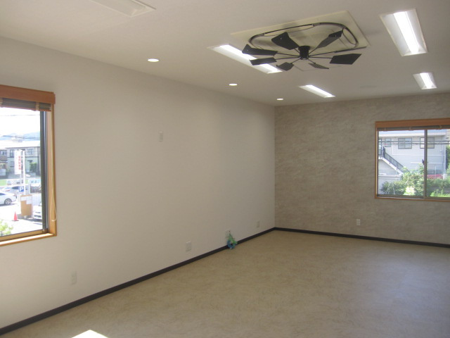 メルディアキューブ箕面牧落 Office & Garageの居間・リビング