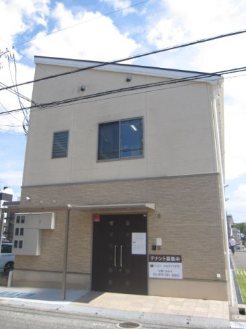 メルディアキューブ箕面牧落 Office & Garageの外観