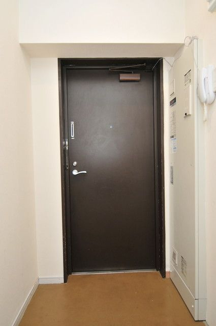 新宿区西新宿４丁目の賃貸マンションの玄関