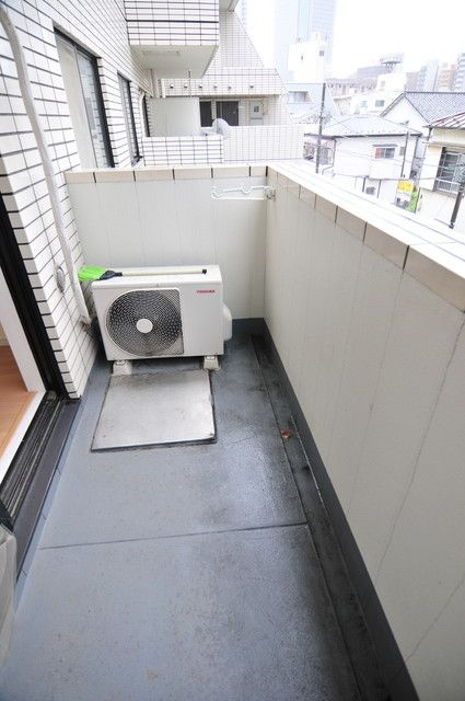 新宿区西新宿４丁目の賃貸マンションのバルコニー