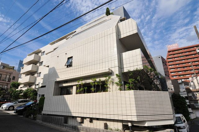 新宿区西新宿４丁目の賃貸マンションの外観