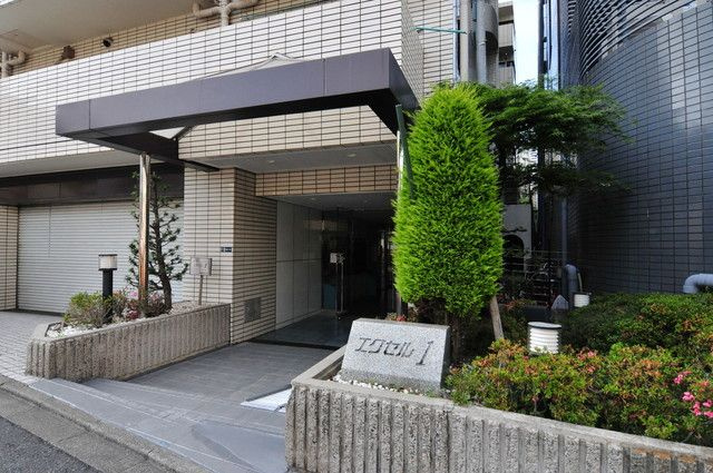 新宿区西新宿４丁目の賃貸マンションのエントランス