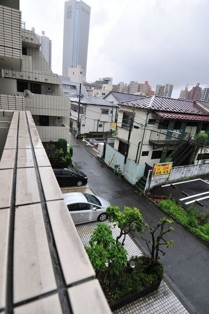 新宿区西新宿４丁目の賃貸マンションの駐車場