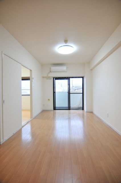 新宿区西新宿４丁目の賃貸マンションの居間・リビング|LINEでのお問い合わせもお待ちしております♪
