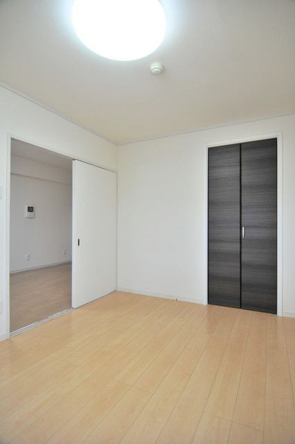 新宿区西新宿４丁目の賃貸マンションの洋室