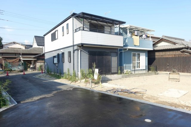 神戸市垂水区西舞子　中古戸建の前面道路含む現地写真