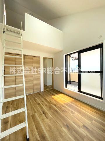 稲田新町3丁目中古戸建の洋室|2F　6.0帖。天井が高く開放的な洋室です！
