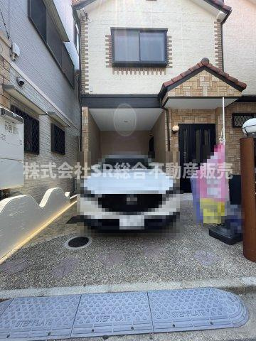 稲田新町3丁目中古戸建の駐車場|お車をお持ちの方には必要な駐車場は駐車スペース1台分（車種による）です！
物件裏に月極駐車場もあるのでお車を複数お持ちの方も安心です！