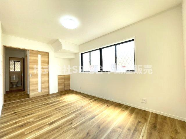 稲田新町3丁目中古戸建の居間・リビング|ご家族でゆったりくつろげる空間です！
