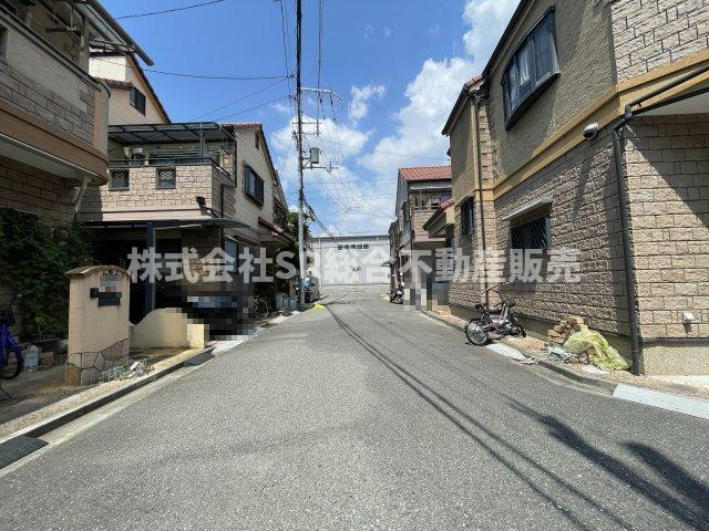 稲田新町3丁目中古戸建の前面道路含む現地写真|弊社は、工務店と関係強化を徹底し、世界情勢やナフサショックの影響を受けずに材料確保を行い、納期も遅れることがございませんので、心配ご無用です！お気軽にご相談下さい。