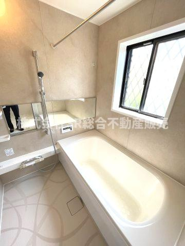 稲田新町3丁目中古戸建の浴室|お風呂も新調済！足を伸ばしてゆったりくつろげる浴室です！