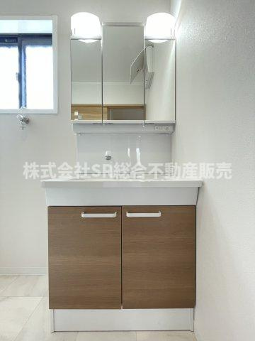 稲田新町3丁目中古戸建の独立洗面台|洗面台も新調済！温水シャワー付洗面化粧台があり朝の支度も楽々です☆