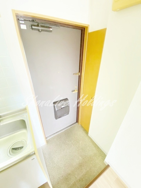 藤沢市湘南台３丁目の賃貸マンションの玄関|シューズボックスもあり