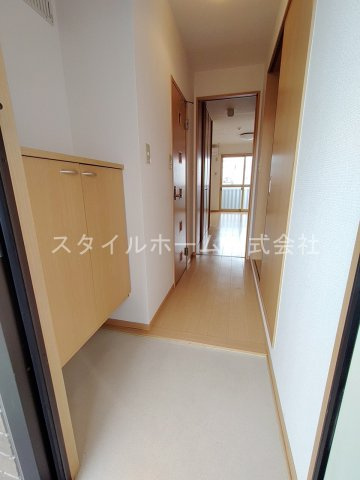 Ｒ３９みなとの玄関|別部屋写真です。