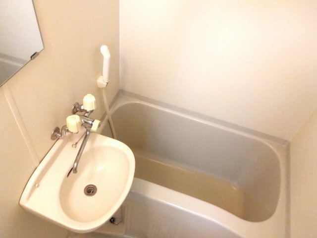 レオパレスヴァンテアンの浴室|風呂・トイレ別