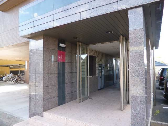 レージュ新栄町のエントランス