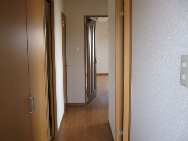レージュ新栄町の玄関