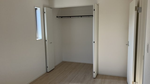 クレイドルガーデン防府市新田 第8の収納|2F　洋室の収納です。