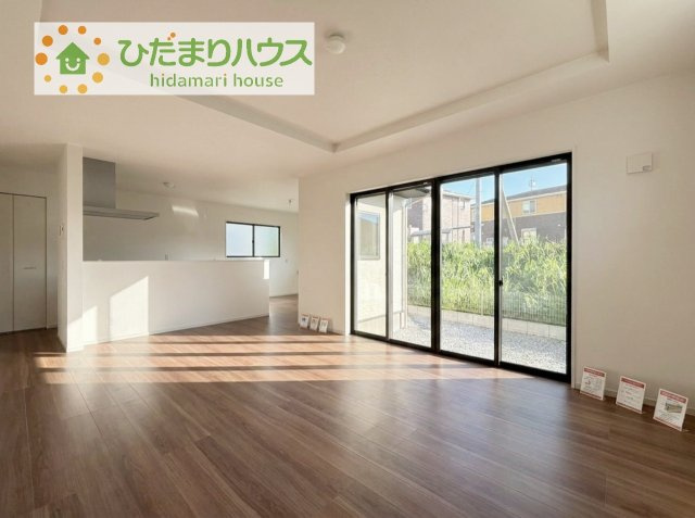 【居間・リビング】 | 土浦市上高津2期　新築戸建　3号棟 | お子様が元気に遊べる広々としたリビングです！